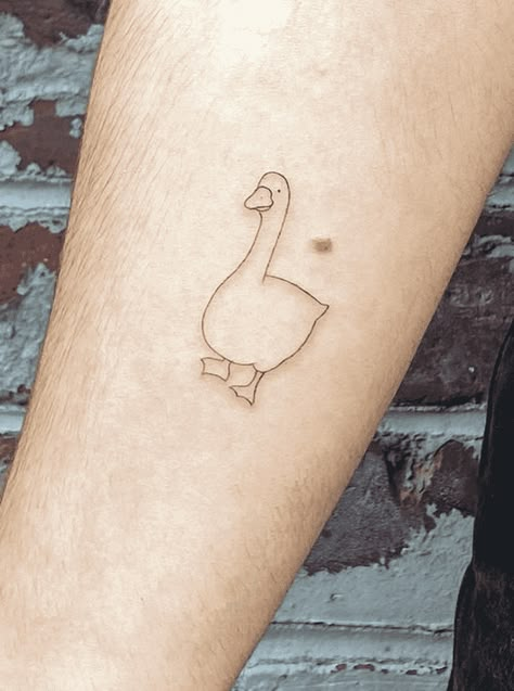 Silly Fine Line Tattoo, Goose Tattoos For Women, Goose Fine Line Tattoo, Goose Sketch Simple, Goose Line Tattoo, Duck And Goose Tattoo, Cartoon Goose Tattoo, Goose Line Art, Goose Tatoos