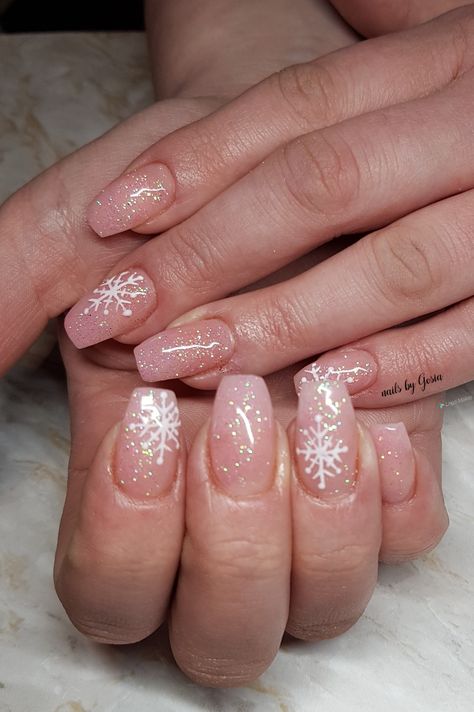 Pretty Christmas Nails Square, Snowflake French Tip Nails Square, How To Do Snowflakes On Nails, Winter Nails Medium Length, Short Square Nails Winter, Christmas Nails With Snowflakes, Winter Nail Art Designs, Snow Nails, Winter Nails Acrylic