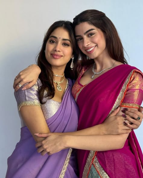 Sis Poses, Jahnavi Kapoor, India Aesthetic, Marathi Culture, Khushi Kapoor, Jahnvi Kapoor, Actress In Saree, Janvi Kapoor, Blouse Designs Pattern