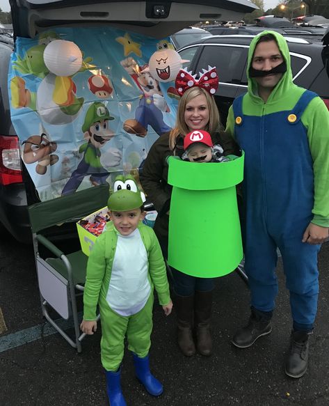 Baby carrier family  Mario halloween costume Mario Party Costume, Mario Character Costumes, Baby Carrier Costume, Mario Bros Costume, Mario Halloween Costumes, Mario Halloween, Super Mario Costumes, Stranger Things Halloween Costume, Family Themed Halloween Costumes