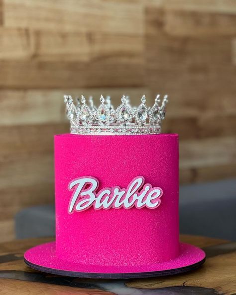 Barbie Small Cake, Barbie Pink Birthday Cake, Barbi Cakes For Girls Birthday, Barbie Cake Ideas Birthdays Pink, Barbie Themed Birthday Party Ideas Decor, Barbie 7th Birthday Party Ideas, Pink Barbie Cake Birthdays, Barbie Theme Cake Ideas, Barbie Cake Design Ideas