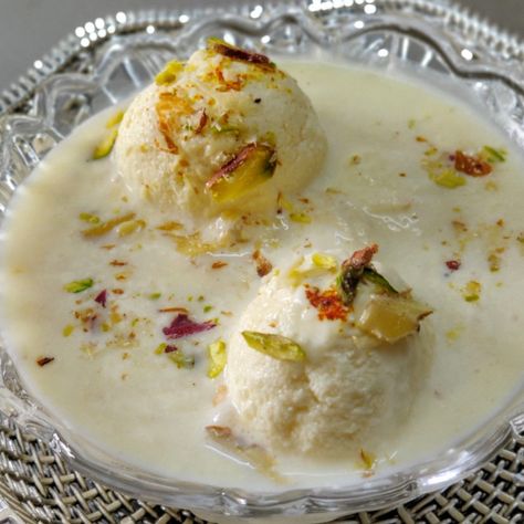 Rasmalai | Homemade Rasmalai is a lip-smacking dessert you can easily prepare at home. This is a famous sweet which everyone loves and enjoy. Food Recipes Step By Step, Chocolate Burfi, Rasmalai Recipe, Indian Deserts, Indian Milk, Zebra Cakes, Cheesecake Jars, Navratri Recipes, Lunchbox Snacks