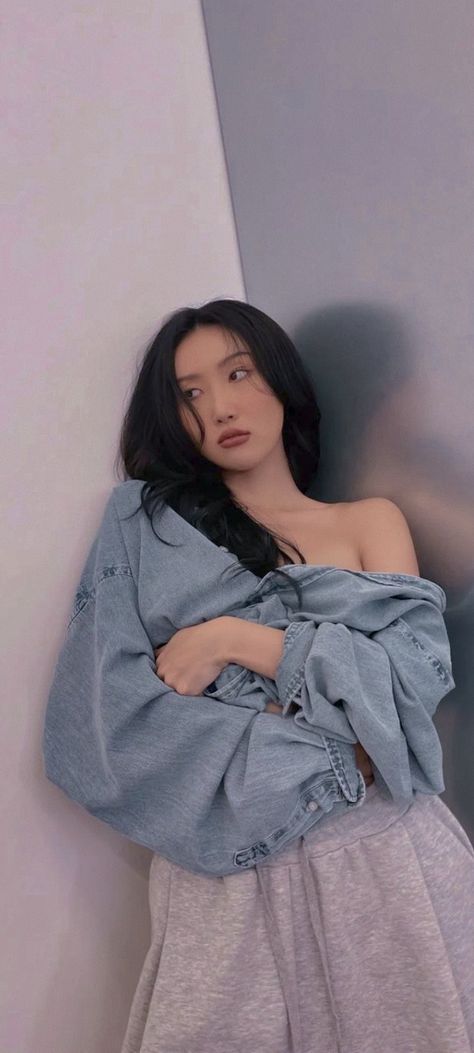 Hwasa Wallpaper Aesthetic, Hwasa Mamamoo Wallpaper, Hwasa Wallpaper, Mamamoo Album, Hwasa Maria, Hwasa Mamamoo, Strong Woman, Material Girls, Kpop Wallpaper