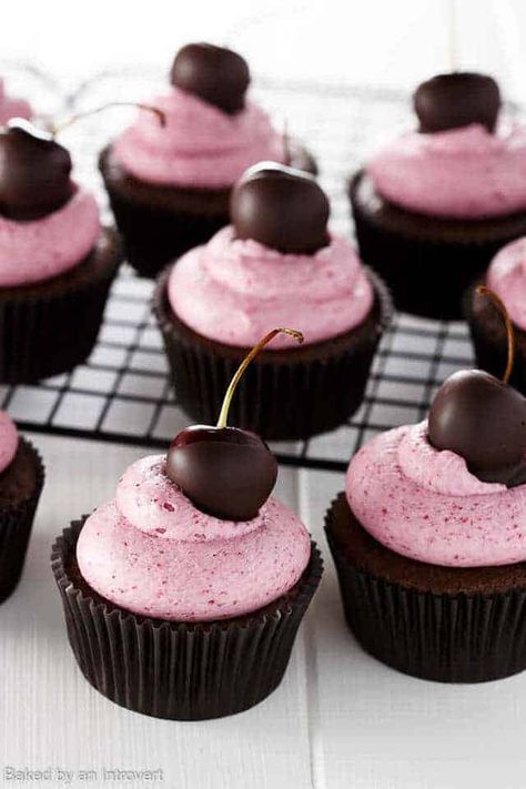 If you like chocolate covered cherries, you are going to love these Chocolate Cherry Cupcakes. A delicate spongy cupcake filled with cherry preserves and topped with cherry buttercream frosting. These are sure to be a crowd-pleaser! #cupcakes #cherry #chocolate Cherry Buttercream Frosting, Andes Mint Cupcakes, Cherry Cupcakes Recipes, Cherry Buttercream, Crockpot Veggies, Chocolate Cherry Cupcakes, Healthy Recipes Dessert, Mini Trifle, Crockpot Vegetarian