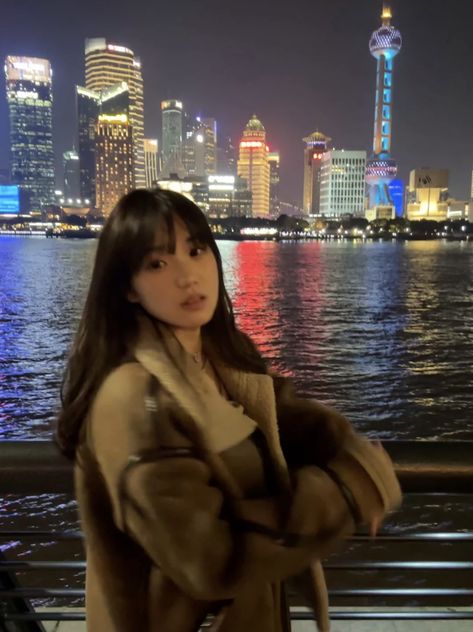 China Instagram Pictures, Shanghai Instagram Pictures, Shanghai Photo Ideas, Chinese Streets, Rich Asian Aesthetic, Shanghai Outfit, China Photoshoot, If We Ever Meet Again, Crazy Rich Asians Aesthetic