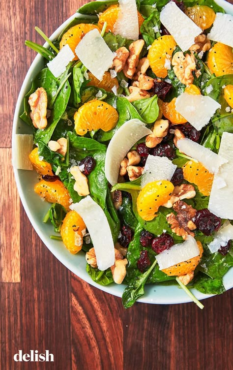 Mandarin Orange Salad Is Our Go-To Summer SideDelish Orange Salad Recipes, Mandarin Orange Salad, Christmas Salads, Resep Salad, Orange Salad, Idee Pasto Sano, Dinner Salads, Mandarin Orange, Healthy Salad Recipes