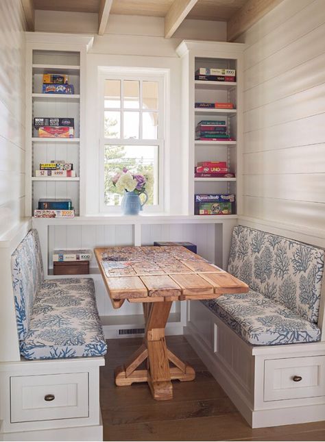 Breakfast Nook With Storage, Balcon Mic, Kitchen Booths, Kitchen Banquette, House Of Turquoise, Diy Dining, Booth Seating, Kitchen Nook, Dining Nook