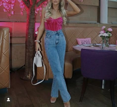 Pink top corset and jeans Pink Bustier Top Outfits, Pink Top Jeans Outfit, Barbie Pink Top Outfit, Pink Corsette Outfit, Light Pink Corset Outfit, Pink Bar Outfit, How To Style A Pink Corset Top, Barbie Corset Outfit, Pink Corset And Jeans Outfit