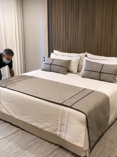 Make Bed Like Hotel, Cute Bed Sheets, Hotel Bedding Sets, Bed Cover Design, Bedroom Desk, Bed Linens Luxury, Room Inspiration Bedroom, Bedspreads, Bedroom Styles