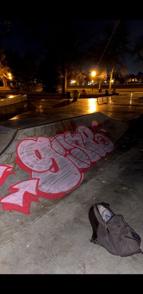 Skateboarding Aesthetic, Diy Graffiti, Graffiti Murals, Street Graffiti, Graffiti Drawing, Night Vibes, Graffiti Lettering, Skate Park, Night Aesthetic