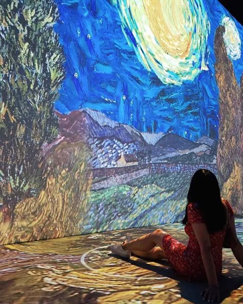 Van Gogh Photography, Van Gogh Meusem, Immersive Van Gogh Exhibit, Van Gogh Photo Ideas, Van Gogh Exhibition Aesthetic, Van Gogh 360 Aesthetic, Van Gogh Exhibition Photoshoot, Van Gogh Exhibition Outfit, Van Gogh Museum Aesthetic