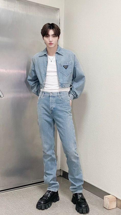 Sunghoon Whole Body Pic, Enhypen Sunghoon Outfits, Sunghoon Full Body Pic, Sunghoon Standing, Sunghoon Waist, Sunghoon Outfit, Sunghoon Outfits, Enhypen Fashion, Studio Photography Poses