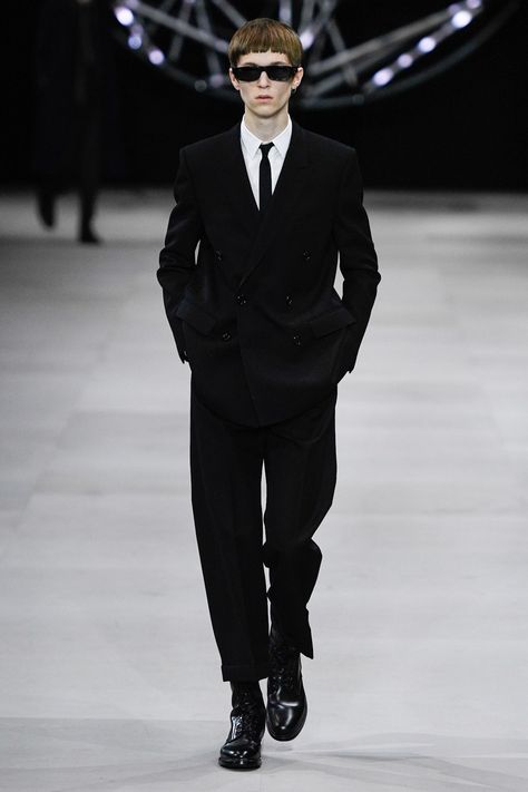 Men Suits Black, Stylish Mens Suits, Mens Fashion Winter, Black Suit Men, Gentleman Aesthetic, Conceptual Fashion, Wedding Guest Attire, Stylish Suit, Stylish Mens Fashion