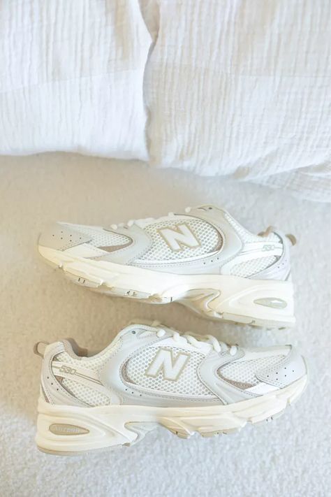 New Balance Running Sneakers, Nb Sneakers Women, Chunky New Balance Outfit, New Balance Chunky Sneakers, Everyday Sneakers Women Casual, Everyday Shoes Womens Casual, Cute Chunky Sneakers, Neutral New Balance Shoes, Chunky Tennis Shoes Outfit