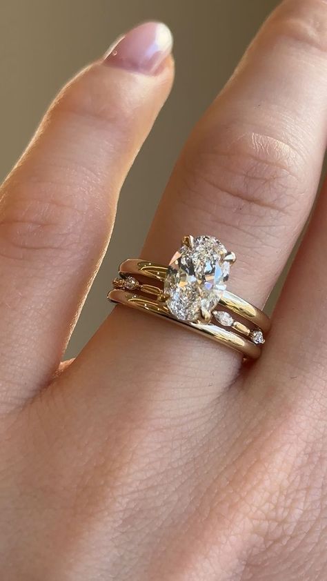 gold diamond wedding ring 😘 Please re-pin 😍💞 Silver Proposal Rings: Classic Elegance for the Modern Couple Gold Wedding Ring Stack, Elegant Gold Wedding, Wedding Ring Stack, Engagement Rings Ideas, Engagement Ring Trends, خواتم خطوبة, Gold Band Wedding Ring, Pretty Engagement Rings, Dream Wedding Ring