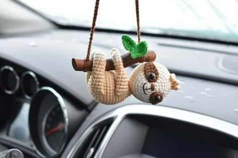 Car Hanging Accessories, Crochet Car, Confection Au Crochet, Crochet Keychain Pattern, Pola Amigurumi, Kawaii Crochet, Beginner Crochet Projects, Fun Crochet Projects, Crochet Diy