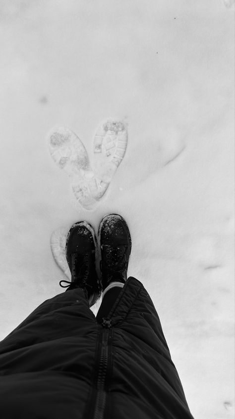 #snow #walking #winter #aesthetic Snow Walking, Walk Aesthetic, Walking Aesthetic, Winter Walking, Winter Bucket List, Vision Board Photos, Winter 23, Winter Vibes, Winter Aesthetic