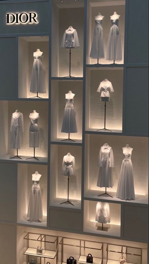 Fashion Exhibition Display, Fashion Marketing Aesthetic, Dior Gallery, Dior Museum, Runway Aesthetic, Dior Exhibition, Dior Store, Fashion Showroom, Dior Aesthetic