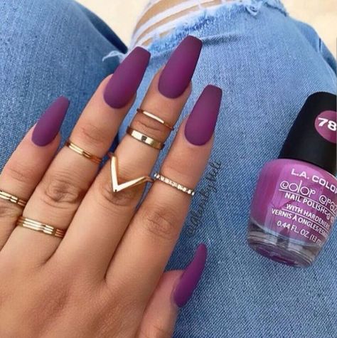 10 Tropical Nail Colors Perfect For Beach Season - Society19 Matte Nail Art, Coffin Nails Matte, Tropical Nails, Nails Jewelry, Nails Purple, One Color Nails, Polish Nails, Purple Rings, Purple Nail