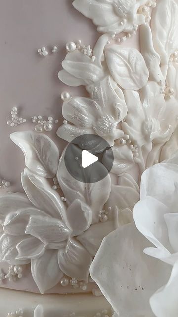 Wedding Cake Fondant Flowers, Fondant Flower Tutorial, Wafer Paper Flowers, Elegant Birthday Cakes, Cake Pricing, Flowers Tutorial, Chocolate Flowers, Flower Texture, Fondant Decorations