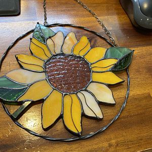 Stained Glass Sunflower, Sunflower Ideas, Glass Sunflower, Tiffany Glass Art, Flower Suncatcher, Stain Glass Ideas, Stained Glass Patterns Free, Glass Suncatchers, Stained Glass Decor