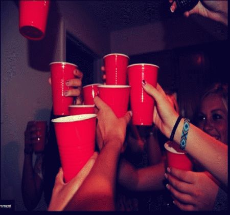 party cups House Party Aesthetic, Hogwarts Party, Super Party, Rave Party, Red Cups, Red Party, Party Photography, Party Background, Tumblr Photography