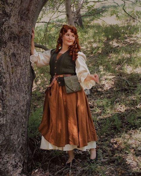 All posts • Instagram Hobbit Couples Costume, Diy Hobbit Costume Women, Lord Of The Rings Aesthetic Outfit, Hobbit Outfit Ideas, Female Hobbit Outfit, Forest Clothes Aesthetic, Female Hobbit Costume, Hobbit Costume Female, Hobbit Wardrobe