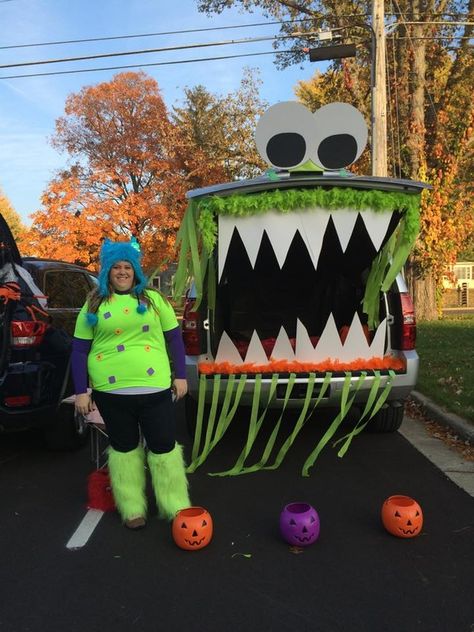 trunk or treat monsterdesign Jeep Wrangler Truck Or Treat Ideas, Trunk Or Treat Monster Mouth, Halloween Golfcart, Monster Mash Trunk Or Treat, Trunk Or Treat Monster, Monster Truck Or Treat, Monster Trunk Or Treat, Halloween Car Decorations, Trunker Treat Ideas