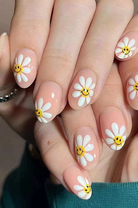 24 Pcs Flower Press on Nails Nude False Nails White Daisy Floral Stick on Nails Short Check more at https://mangadexx.com/24-pcs-flower-press-on-nails-nude-false-nails-white-daisy-floral-stick-on-nails-short/ Press On Nails Nude, Flower Press On Nails, Ring Finger Nails, Nail Designs Ideas, Flower Press, Nails Nude, Floral Nail Designs, Daisy Nails, Flower Nail Designs