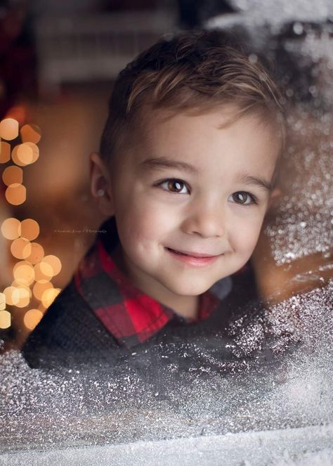 Kids Christmas Photoshoot Ideas, Christmas Portrait Ideas, Christmas Photoshoot Kids, Christmas Jello Shots, Christmas Studio, Christmas Portrait, Christmas Portraits, Christmas Mini Sessions, Children Christmas