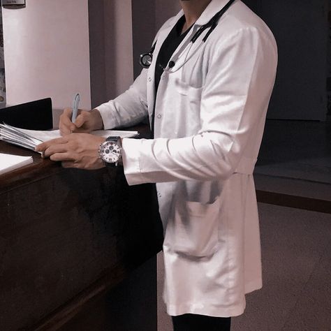 Nurse Aesthetic, Doctor Outfit, Med School Motivation, Medical Wallpaper, Male Doctor, Medical School Motivation, Medicine Student, Medical School Inspiration, Med Student