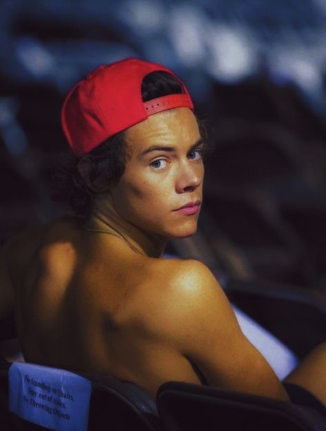 Frat Boy Harry Styles, Wallpaper One Direction, Harry Styles 2013, Harry 1d, Harry Styles Aesthetic, Harry Styles Cute, Haikou, Frat Boy, Harry Styles Wallpaper