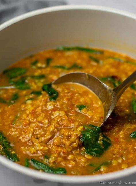 Vegan Red Lentil Soup - a thick and hearty ‘’spiced’’ creamy soup with an incredible combination of red lentils, turmeric, ginger, cumin, coconut milk, onions, and spinach. Red Lentil And Spinach Soup, Vegan Red Lentil Soup, Classic Stuffed Peppers Recipe, Best Lentil Soup Recipe, Easy Vegan Chili, Baked Peppers, Fresh Turmeric Root, Cheesy Chicken Enchiladas, Vegan Lentil Soup