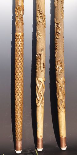 Carved Canes Walking Sticks, Wood Carved Walking Sticks, Wood Carving Walking Sticks, Walking Stick Carving Patterns, Wood Walking Sticks, Cool Canes Walking Sticks, Carved Walking Sticks Ideas, Wood Burn Patterns, Walking Stick Ideas