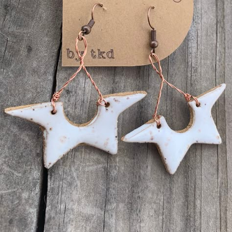 Mid Century meets Scandinavian hygge style with these lightweight, handmade ceramic earrings. Glazed in white, the properties of this clay cause speckles to show through after firing, resulting in that cozy aesthetic, and making each pair unique. Finished with complimentary copper wire and ear hooks. Each pair is hand made in Tucson, Arizona. Ceramic Jewelry Handmade, Ceramic Earrings Handmade, Pottery Earrings, Ceramic Jewerly, Scandinavian Hygge, Handmade Ceramic Jewelry, Hygge Style, Ceramic Jewellery, Handmade Jewelry Box