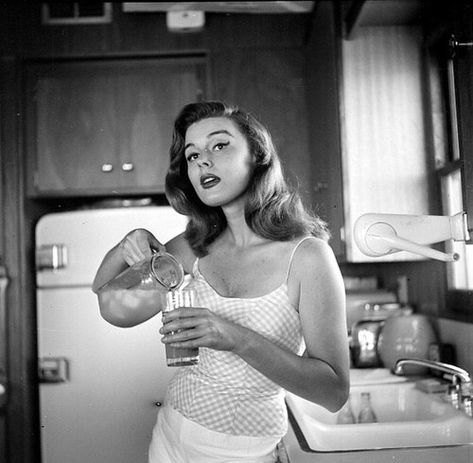 Elaine Stewart Elaine Stewart, Henrietta Maria, 1950s Pinup, Kirk Douglas, Adventure Film, Los Angeles Homes, Machine Learning Models, Night Looks, New Trends