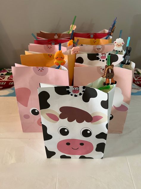 Bought a goodie bag set from Amazon and put together myself Farm Goodie Bag Ideas, Party Goodie Bags, Rodeo Girls, Barn Parties, Barnyard Party, Farm Party, Farm Theme, Candy Bags, Goodie Bags