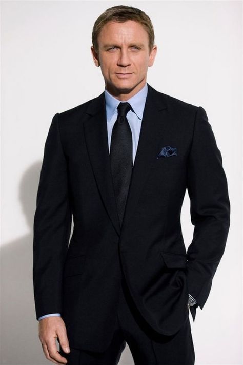 terno_daniel_craig_classico Daniel Craig Style, Terno Slim Fit, Terno Slim, James Bond Style, A Man In A Suit, Man In A Suit, Bond James Bond, James Bond 007, Sharp Dressed Man