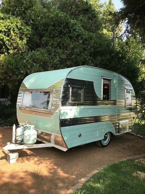 1957 Cardinal Deluxe Canned Ham Travel Trailer Kombi Trailer, Retro Trailers, Airstream Bambi, Small Camper Trailers, Vintage Camper Interior, Chuck Box, Camping Vintage, Vintage Camper Remodel, Canned Ham