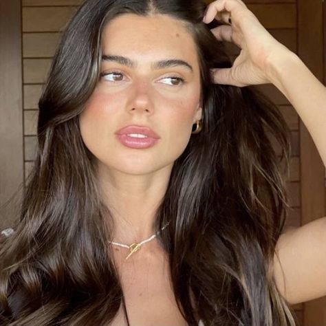 Vanessa Mazur, Helen Hoang, Ashton Wood, Insta Posts, Winchester, Maquillaje De Ojos, Instagram Feed, The Wall, Fashion Beauty