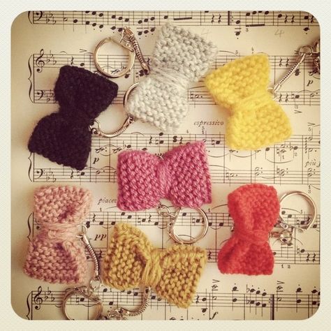 Knitted BOW keyring Knitting gift, Keyring craft, Keyrings Knitted Keyrings, Knitted Earrings, Crochet Keyrings, Knitted Bow, Plan My Wedding, Diy Gift Ideas, Knitting Ideas, Pink Yellow, Knitting Crochet