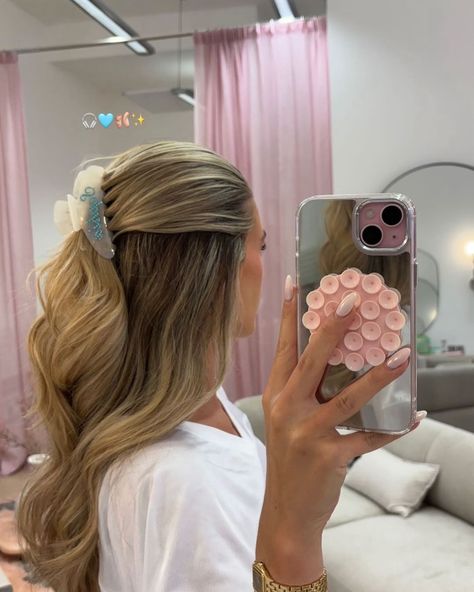 when @sophiatuxford styles your custom hair claw 🥹🦋 how incredible does the white claw with blue stones look 🐬🤍 use code HOT25 for 25% off your order 💫 Sophia Tuxford Hair, Nora Stephens, Sophia And Cinzia, Sophia Tuxford, Hair Consultation, Claw Clip Hairstyle, Clip Hairstyle, 2025 Goals, Board Manifestation