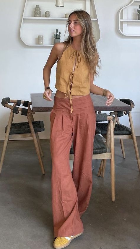 Spanish Street Style
#MadrileniansInMadrid
Moda Española
Madrilenians
#BarcelonaStreetStyle
Maria Pombo
Isa Hernaez Summer Outfits With Pants, Patterned Pants Outfit, Capsule Wardrobe Formula, Linen Trousers Outfit, Linen Outfits, Linen Outfit, Linen Tops, Pants Adidas, Linen Pant