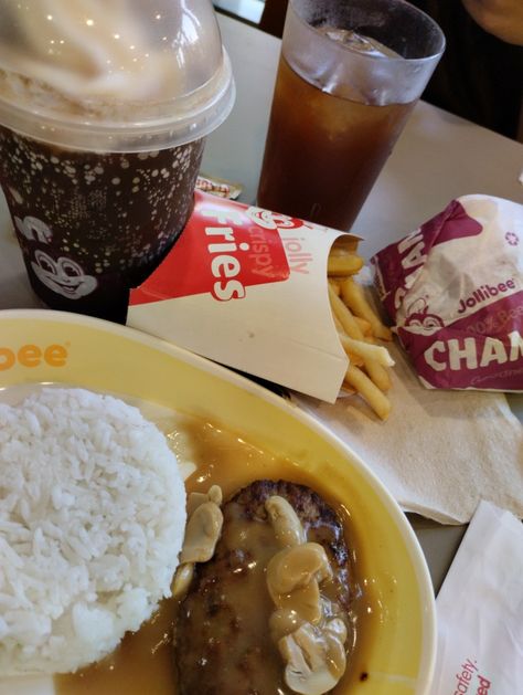 #jollibee #pinterest #recipe #chicken #food #trending Jolibee Pics Food, Mcdo Food Picture Prank, Jollibee Picture, Jollibee Ig Story, Jollibee Date, Jollibee Prank Picture, Mcdo Fries, Food Jollibee, Jollibee Aesthetic