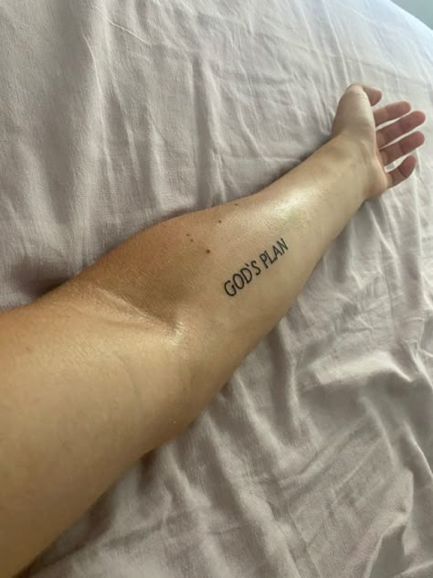 Gods Plan Tattoo Ideas, God Plan Tattoo, Gods Plan Tattoo, Miscellaneous Tattoos, Spine Tats, French Tattoo, Stencil Outline, God Tattoos, Aries Tattoo