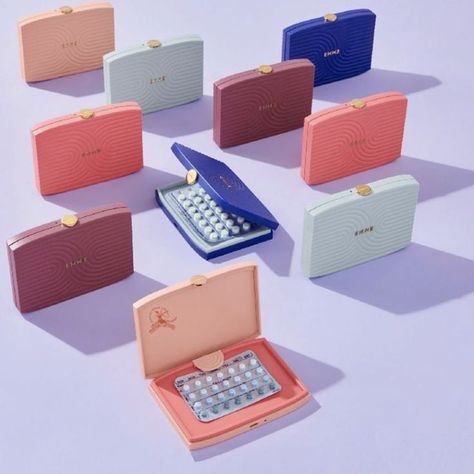 A smart case that seamlessly tracks your intake of birth control pills, and sends custom reminders based on your unique habits. Birth Control Case, Medicine Pouch, Gold Wallpaper Background, Pantone Colour Palettes, Semester 2, 3d Ideas, Pill Container, Pregnancy Essentials, Birth Control Pills