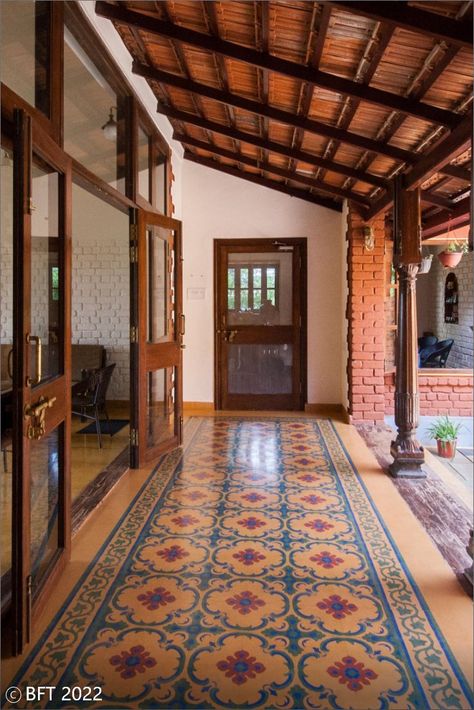 Traditional Indian Houses, Home Tiles Design, Home Corridor, Chettinad House, Kerala Traditional House, House Architecture Styles, House Interior Design Styles, Courtyard House Plans, Indian Home Design