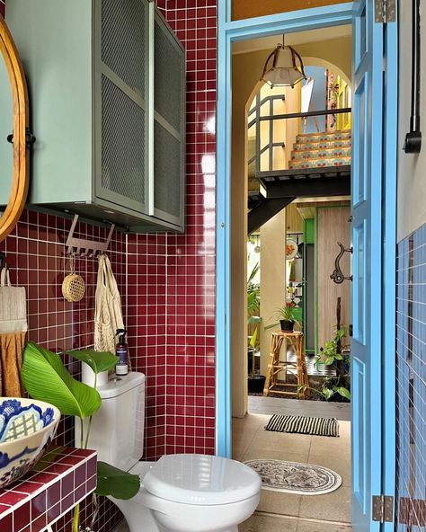 Suaka Wastana | guest bathroom ✨☁️ - #architecture #interiordesign #bathroomdesign #tropicalhouse #eclectichouse | Instagram Bathroom Aesthetic Colorful, Eclectic Home Bathroom, Artist Bathroom, Fun House Aesthetic, Cozy Maximalism Bathroom, Blue Red Bathroom, Ugly Bathroom, Color Interior Design, Future Inspiration