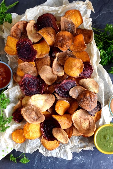 Homemade Vegetable Chips - Lord Byron's Kitchen Vegetarian Pulled Pork, Sun Dried Tomato Hummus, Sweet Chex Mix, Vegetarian Spring Rolls, Balsamic Glazed Chicken, Goat Cheese Appetizer, New Year's Eve Appetizers, Baked Goat Cheese, Vegetable Chips