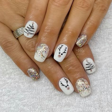 Gel Nail Xmas Designs, Cream Christmas Nails, Christmas No Chip Nails, Christmas Nail Inspo 2024, White Christmas Tree Nails, Western Christmas Nails Acrylic, Biab Nails Christmas, Christmas Nail Art 2024, Western Christmas Nails Ideas